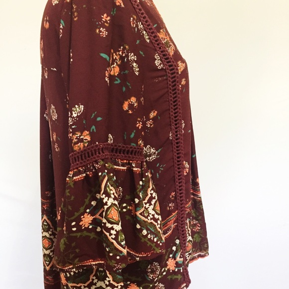 🍩Floral bell sleeve blouse maroon size medium - Picture 6 of 10